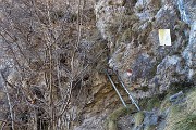 42 Inizio del tratto attrezzato con scalette e catene
